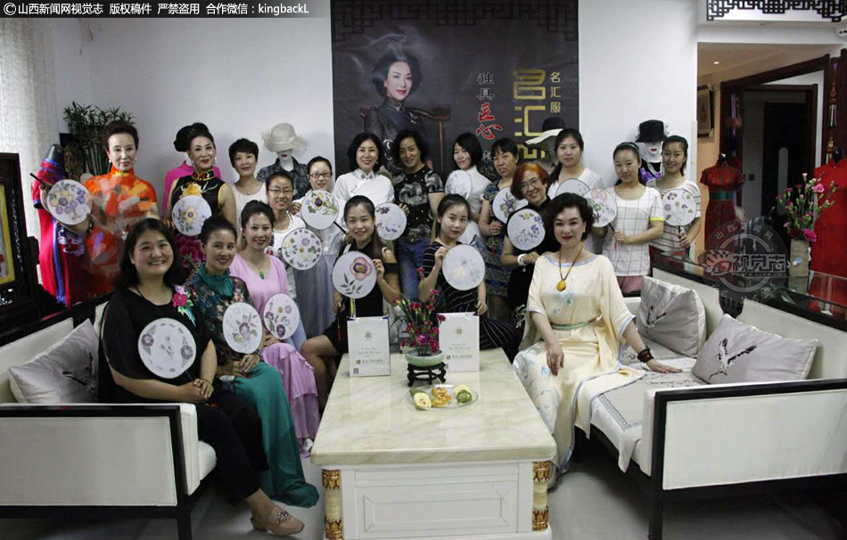 女人与狗操逼。