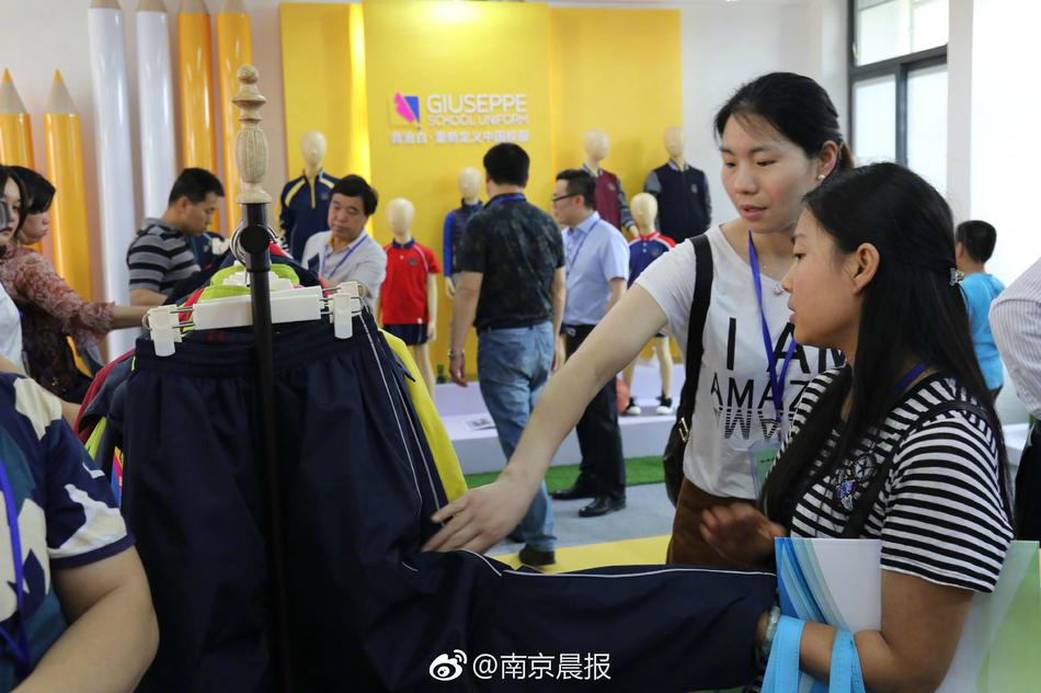看女友被別人