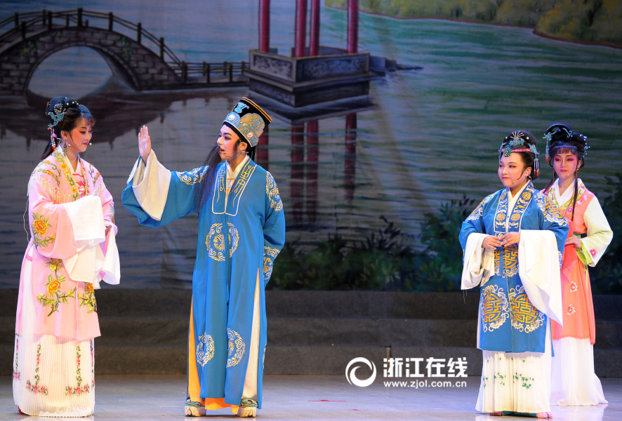 很黄很黄美女裸体精品视频