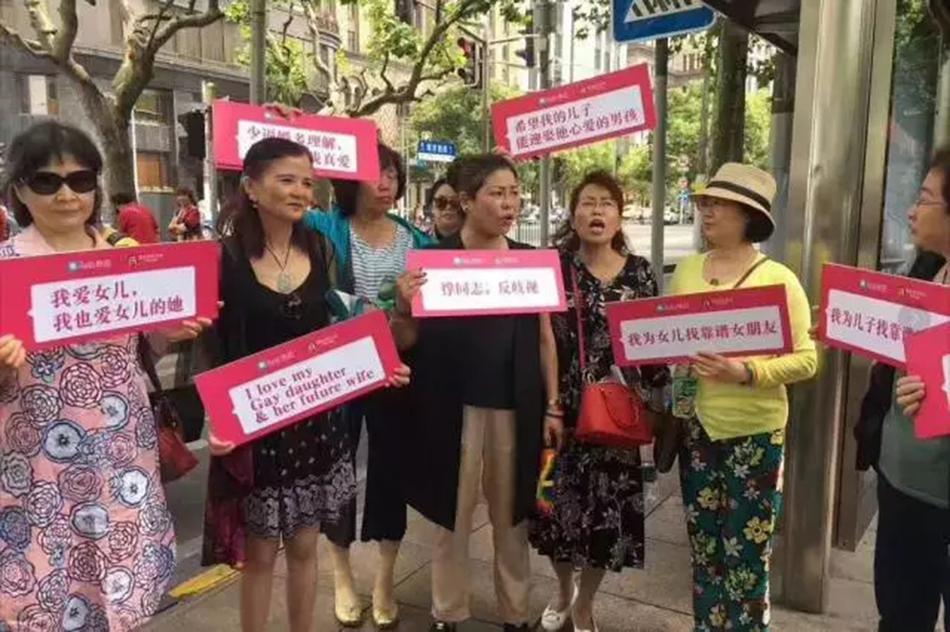 短裙黑丝