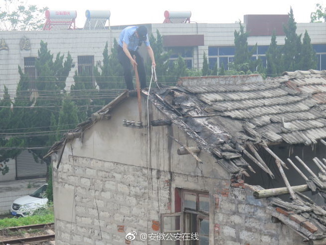 91丨国产丨白浆秘 洗澡动漫