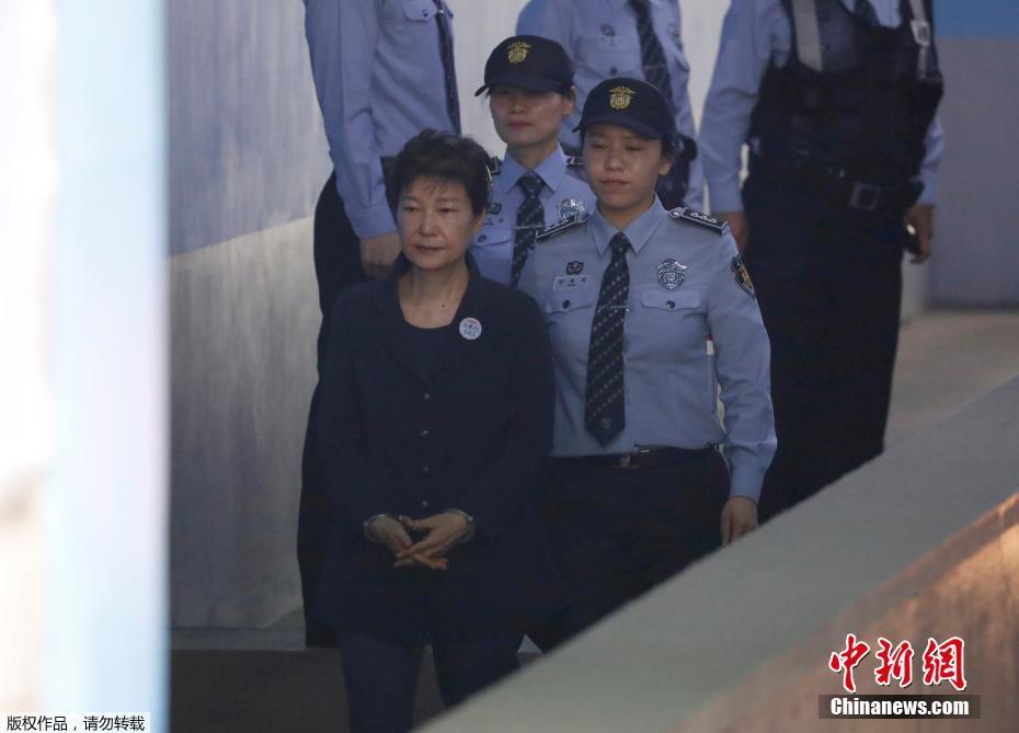 朴槿惠内衣_朴槿惠年轻时照片(2)