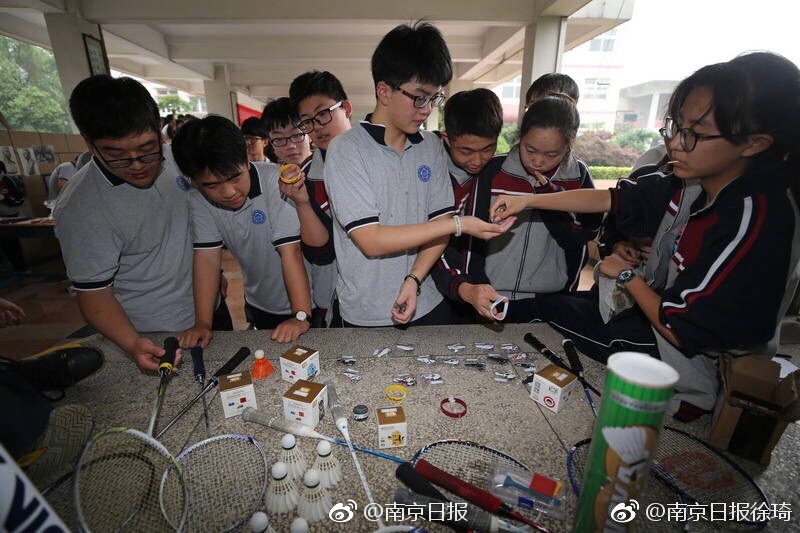 老师露出 强行让男生揉动漫