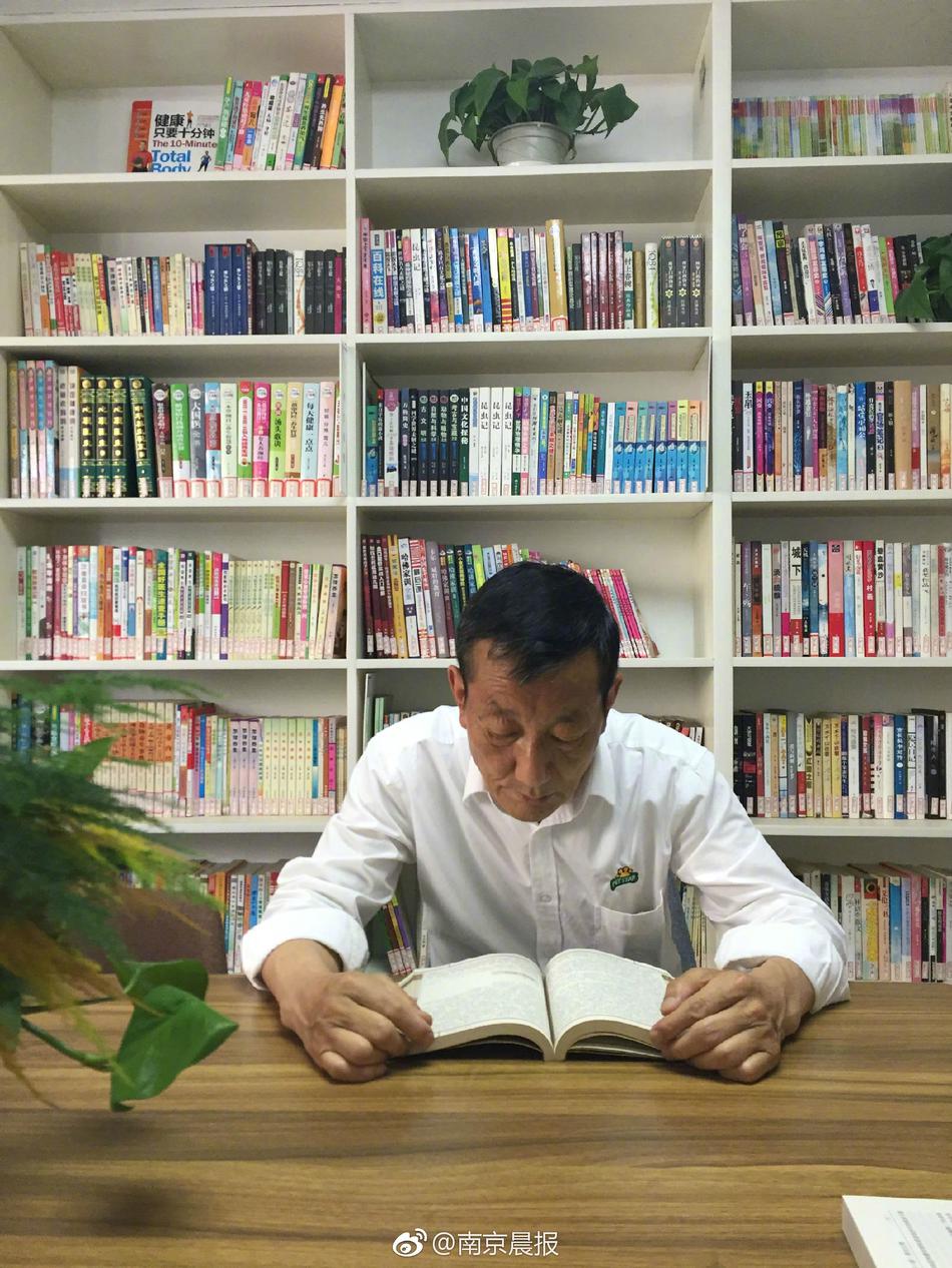 护士脱了精光让人摸秘