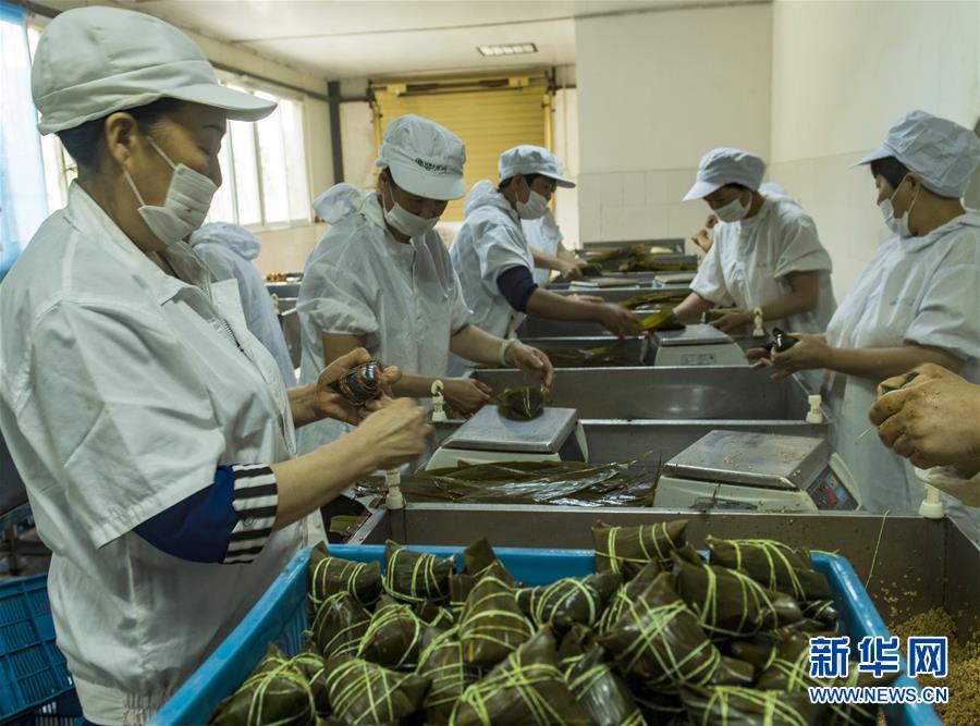 挤公交忘穿内裤被挺进