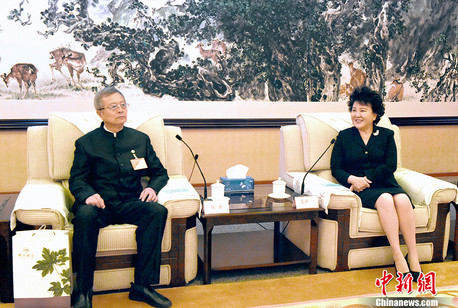 班主任解开内裤让我桶她