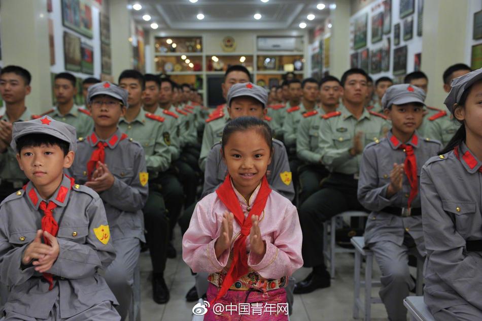 階戸瑠李