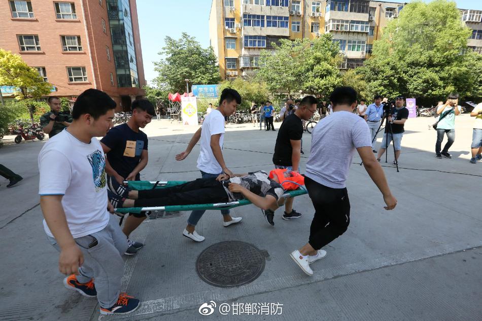 主人～别揉了～奶头～啊～嗯动漫