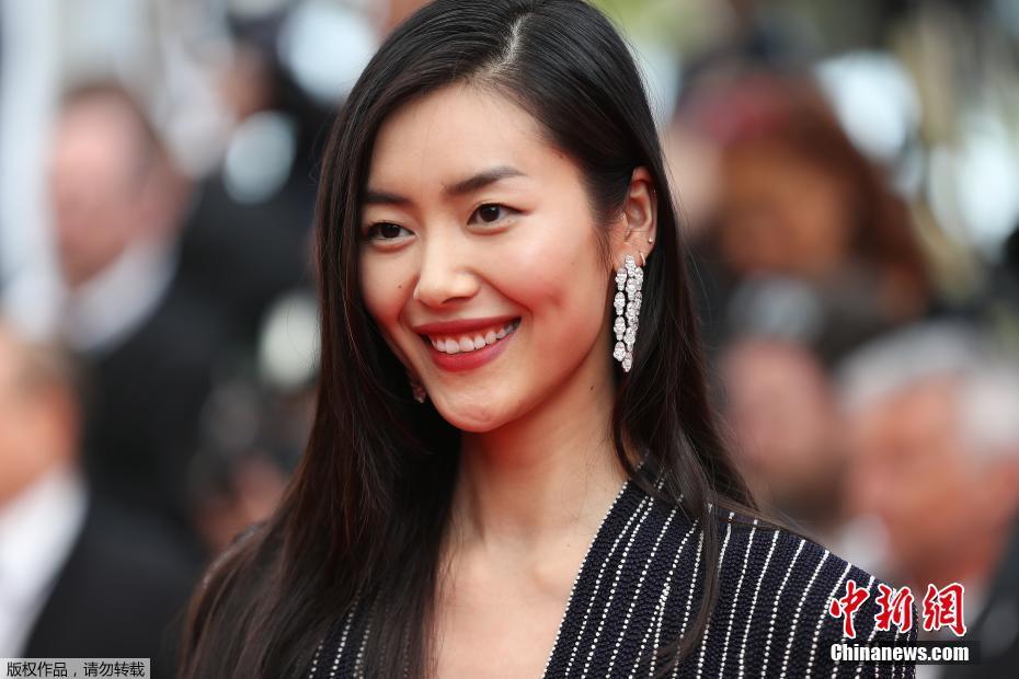 女婬奴请主人调教玩弄
