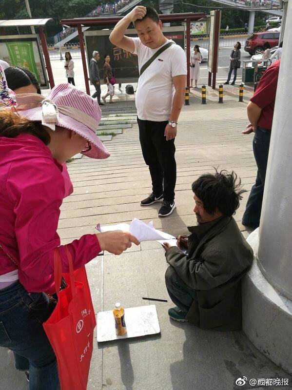 多毛逼逼的欧美美女