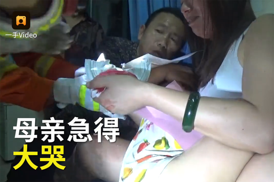 巜一边亲一边摸下奶韩