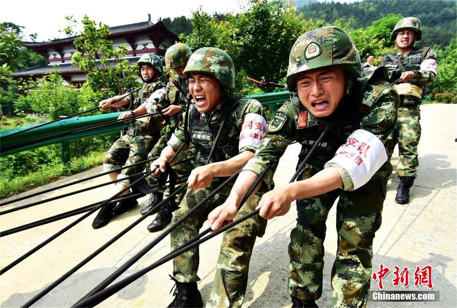 女軍人