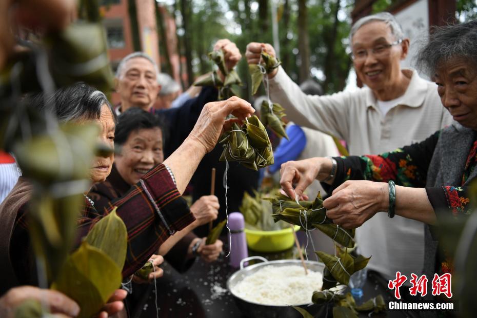 老妇被内射精