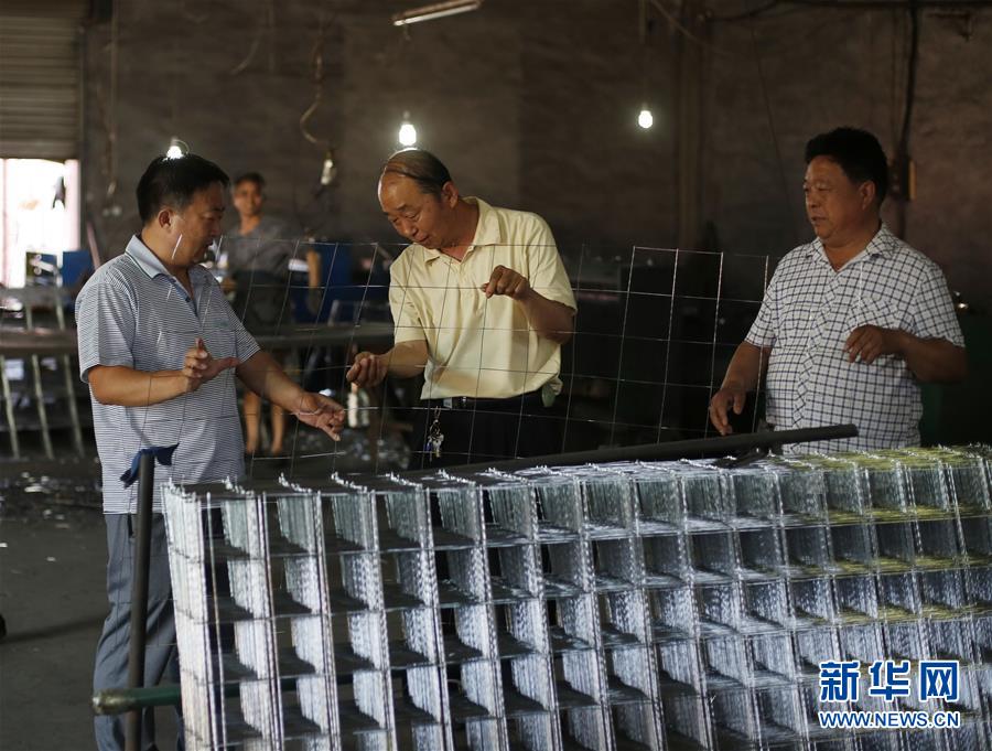 小婊孑啊轻点灬太粗太长了的视频