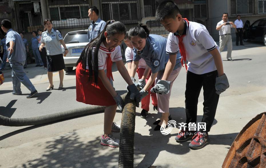 脱了内裤在阳台趴着被c