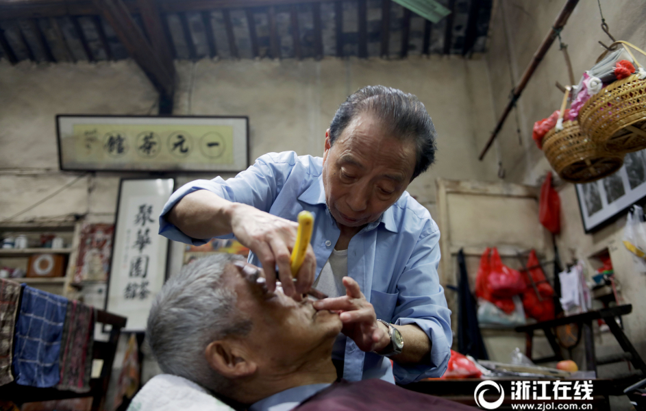 看女人污黄的网站。