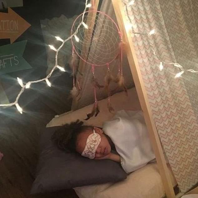 美女脱 男生搓