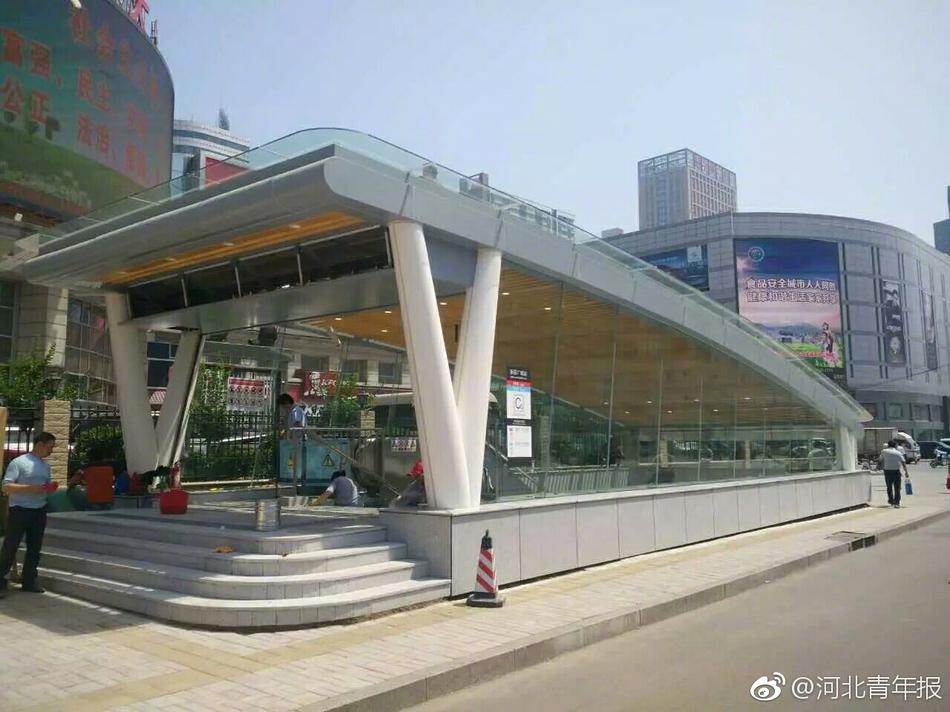 英语老师拿丝袜帮我自慰