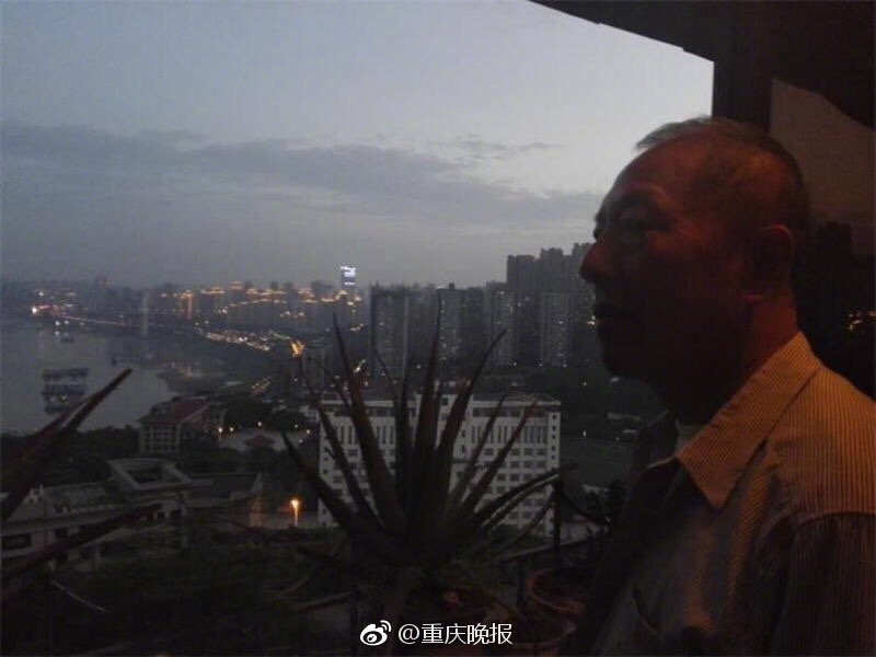 林静公交车轮流澡到高潮