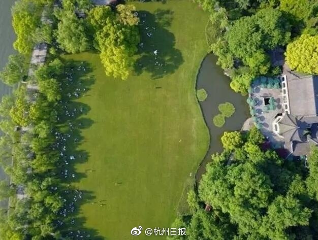 男同桌玩我奶头我j扒我内衣内裤