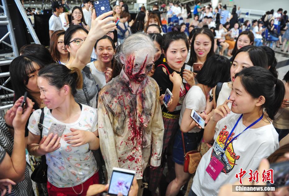 肉感女自
