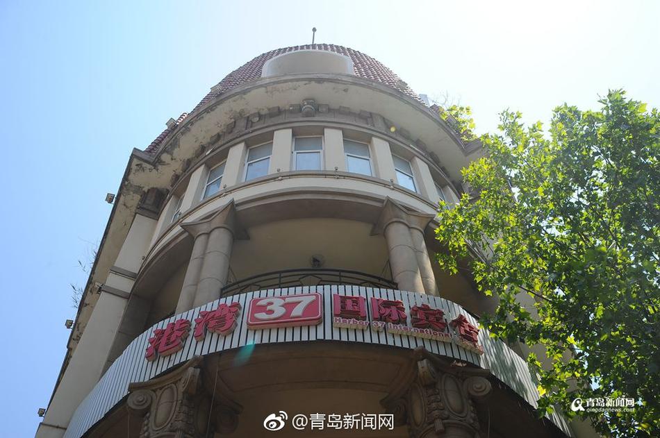 丰满人妻