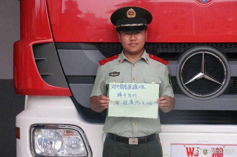 中国丰满少妇多毛大隂户