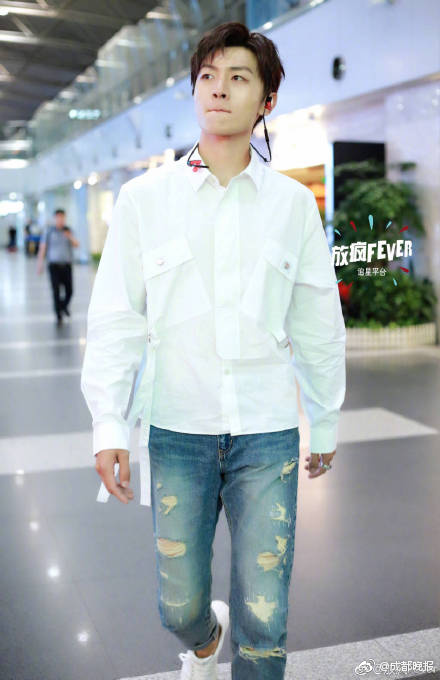 美女扒开腿秘 男人爽桶