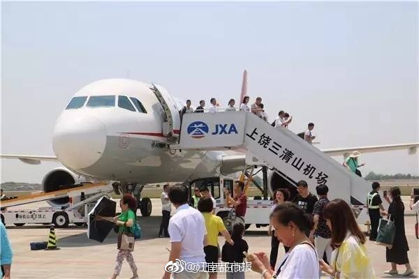 三级黄色片全裸体播放/