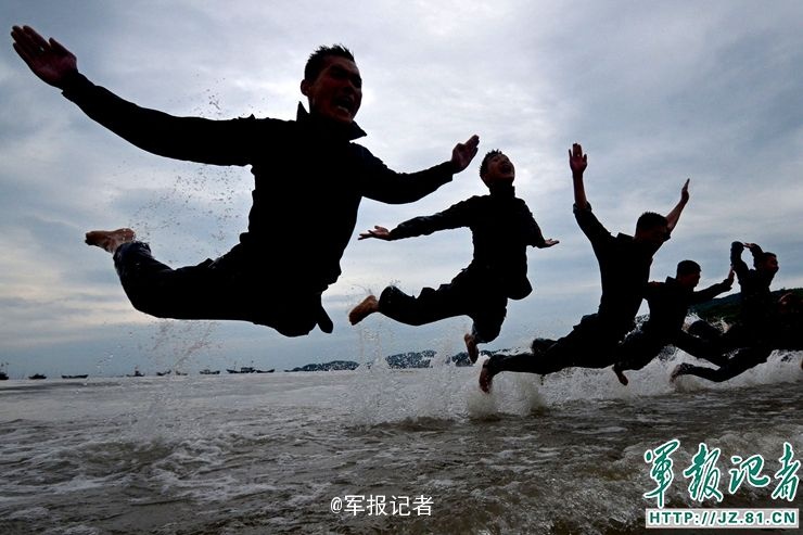 添老女人囗交图片