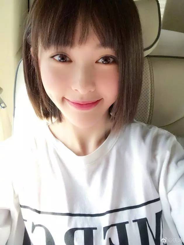 女生扒开尿口让男生捅
