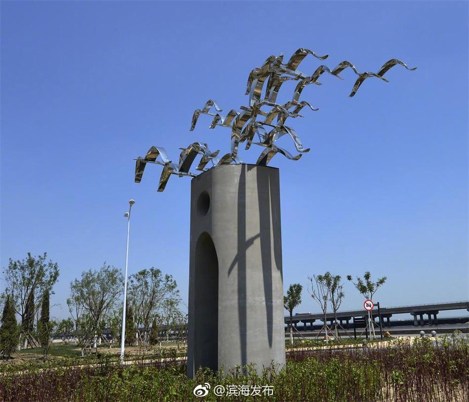 李艺彤