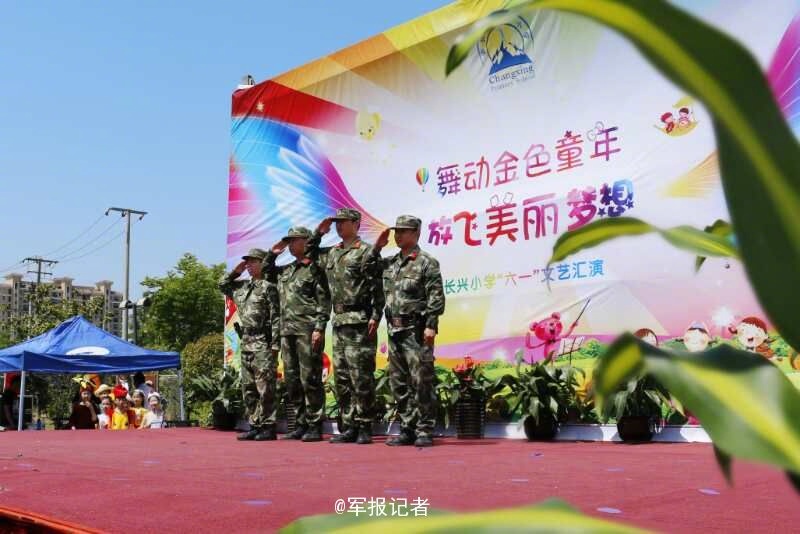 甘雨裸体被 扒开腿羞羞