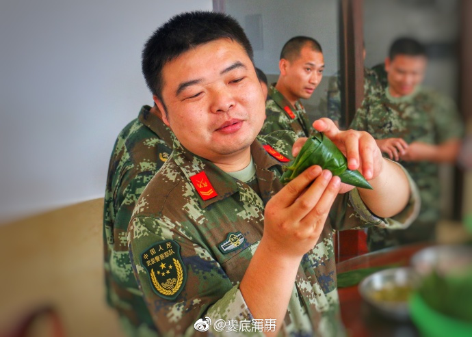 英国人妻三级黄色片段