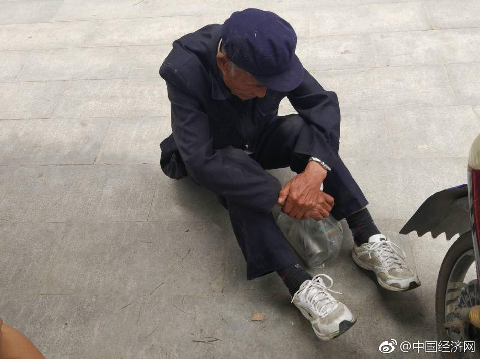 娇妻第一次尝蒙眼三P