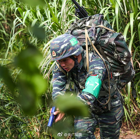 自慰被岳发现帮我