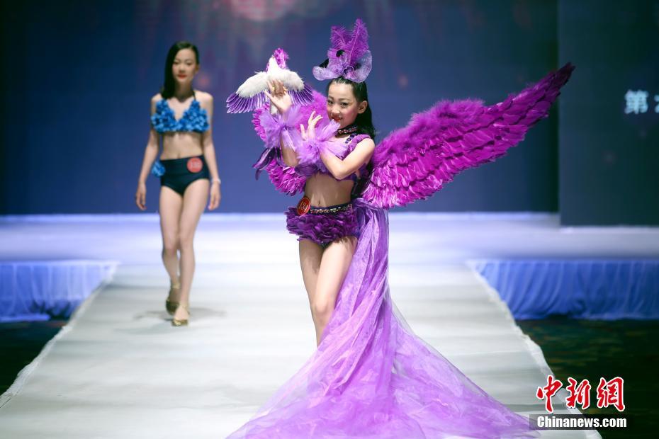裸裸美女三级片
