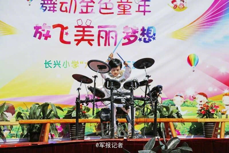 推女郎李丽莎大尺度喷血