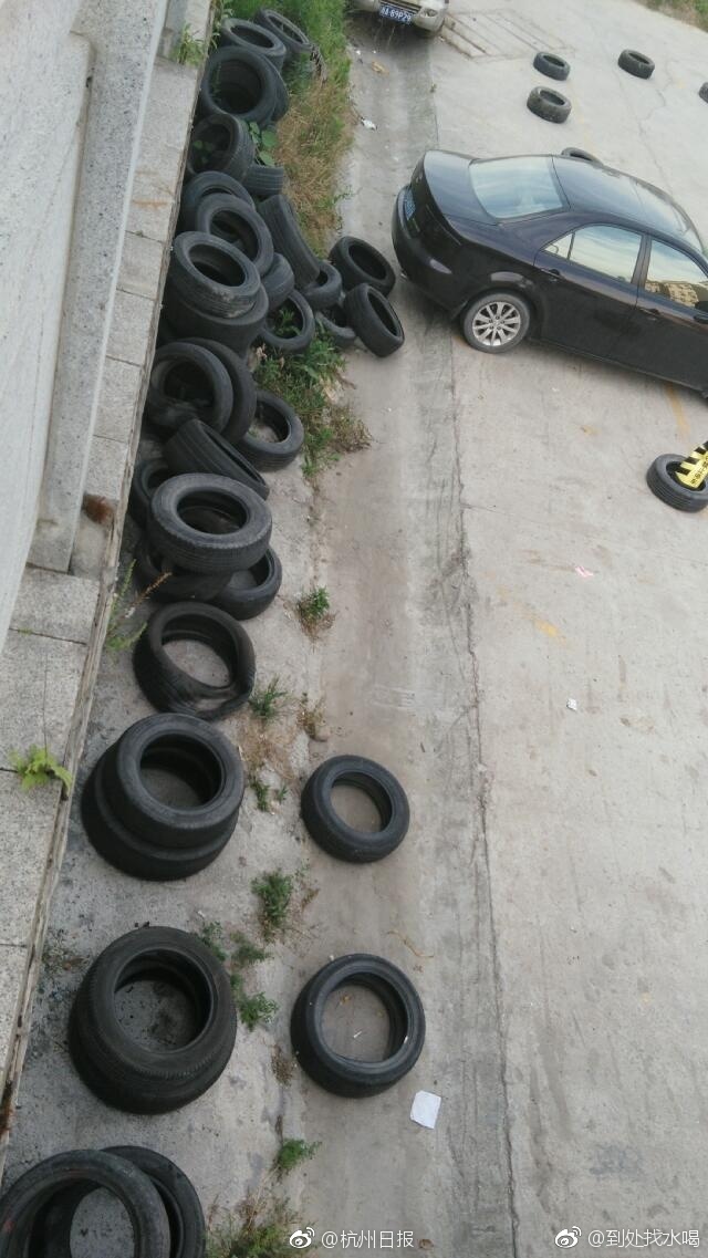白丝JK裸体被 出水