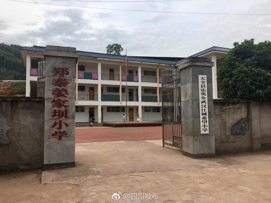 脱得光净净的美女