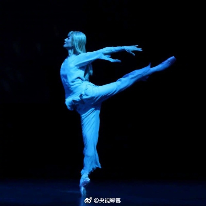 男仆撑开 让人玩弄