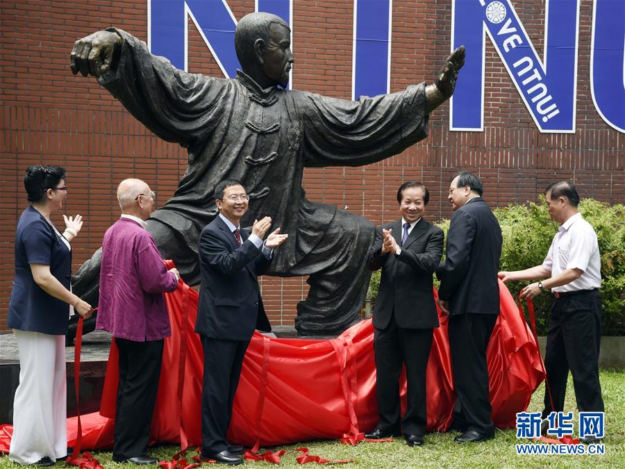 国产学生粉嫩无套内射