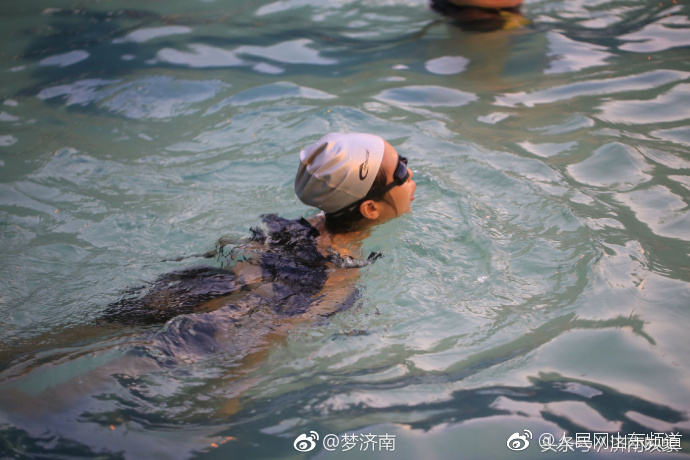杨幂被狂c躁到高潮下不了床
