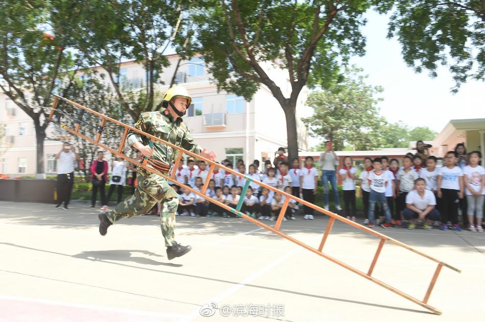 我和小 在厨房做爰