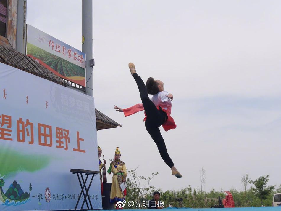 27报女上男下动态图gif图