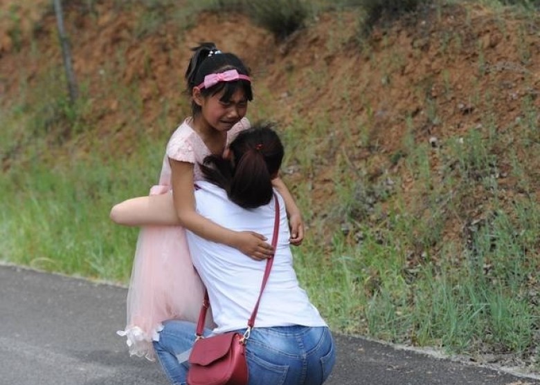 美女露奶