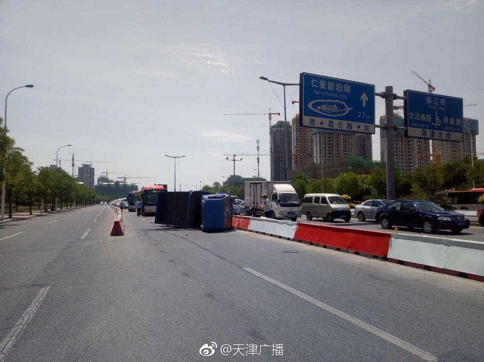两女互摸自慰爽到呻吟