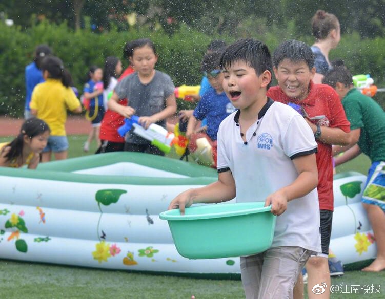 强伦人妻一区二区三区视频18