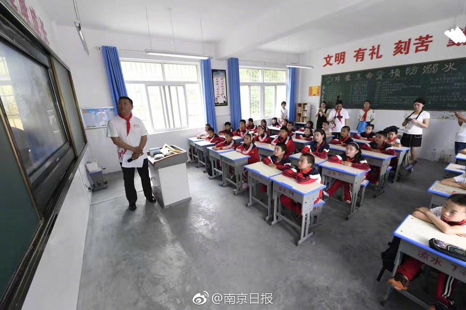 甘雨裸乳被爆 白浆的动漫