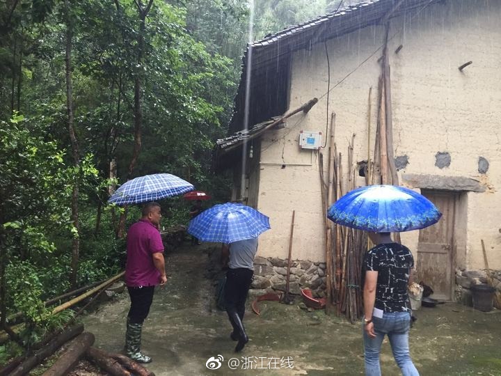 光屁股